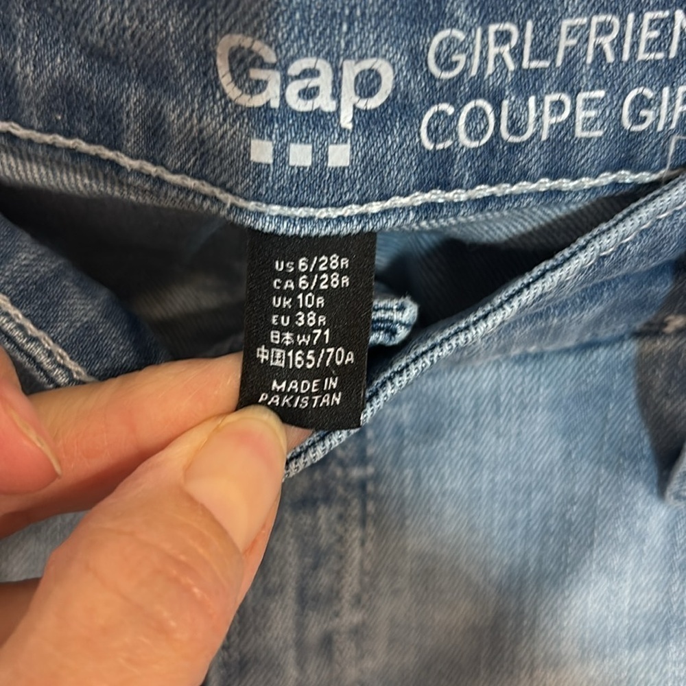 Gap Girlfriend Jeans, size 6 - Picture 5 of 8